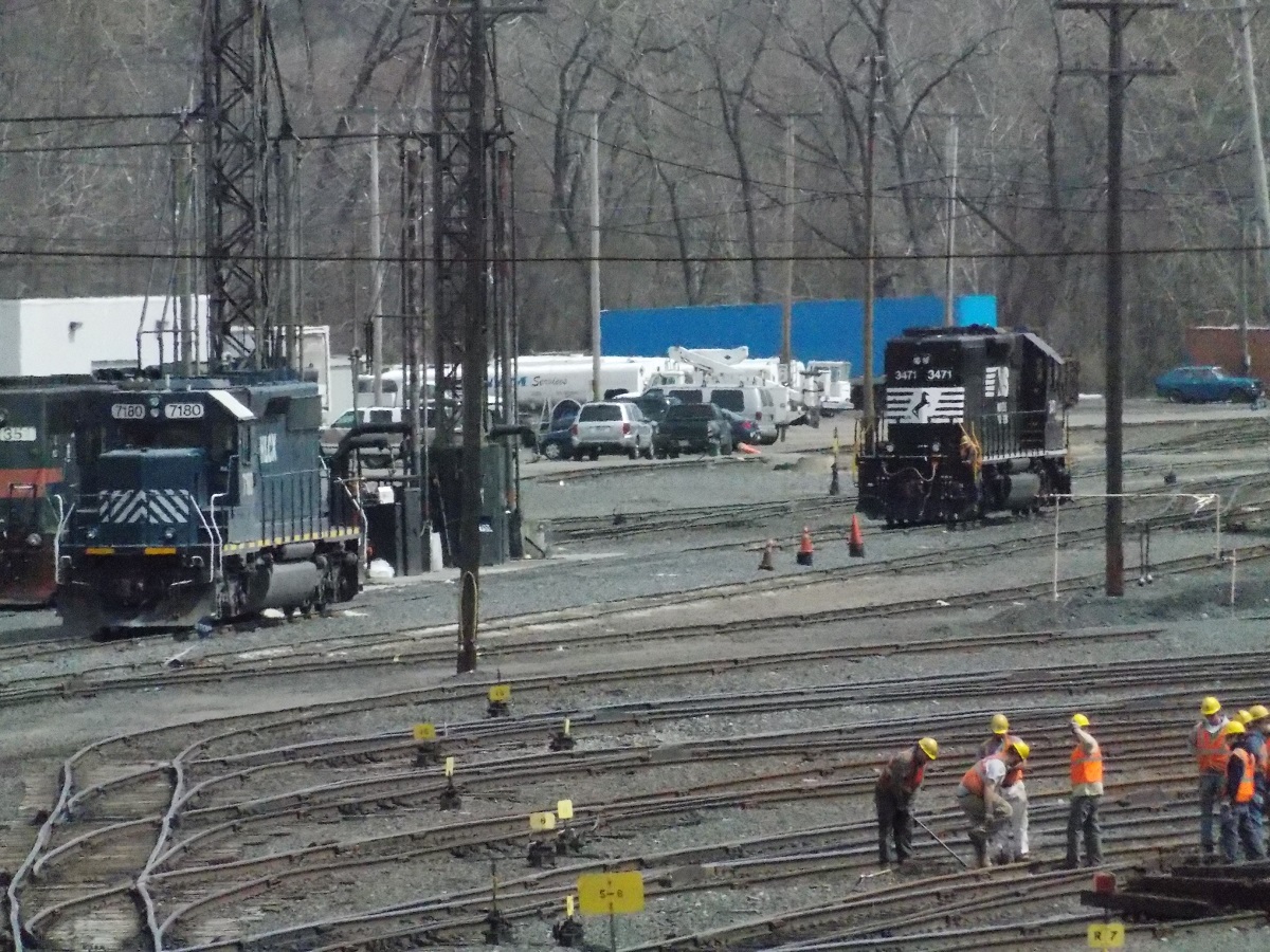 HLCX & NS Engine In The Yard.